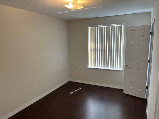 Building Photo - 409 Coconut Palm Way