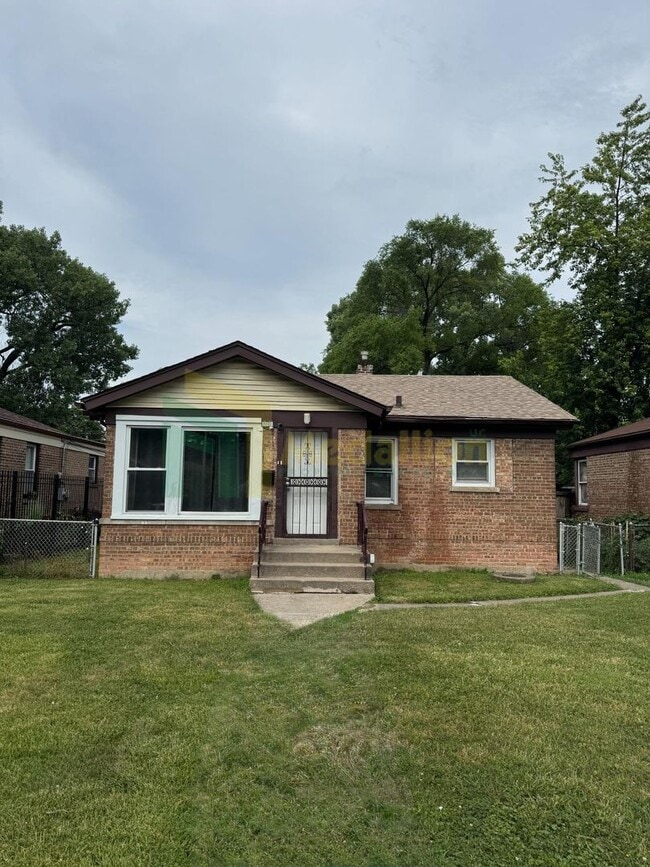 Primary Photo - Beautifully Updated 4BR/1BA Home with Fini...