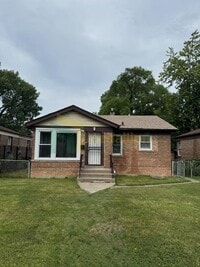 Building Photo - Beautifully Updated 4BR/1BA Home with Fini...