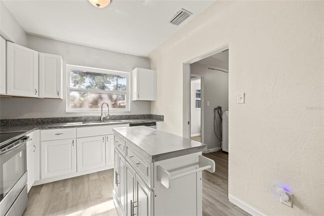 Building Photo - 4350 1st Ave S