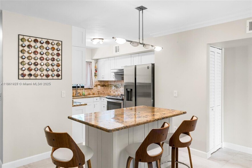 Primary Photo - 2159 N 14th Ave