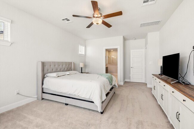 Building Photo - Elegant Living with Space to Spare | 4 Bed • 3.5 Bath