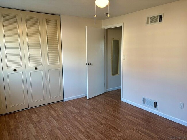 Building Photo - 427 Devon Dr