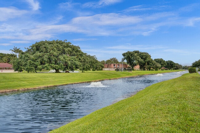 Building Photo - 1008 Green Pine Blvd