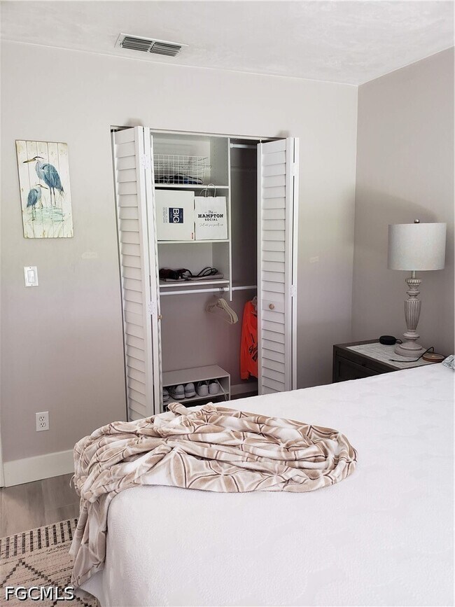 Building Photo - 6 Aztec Lily Ln