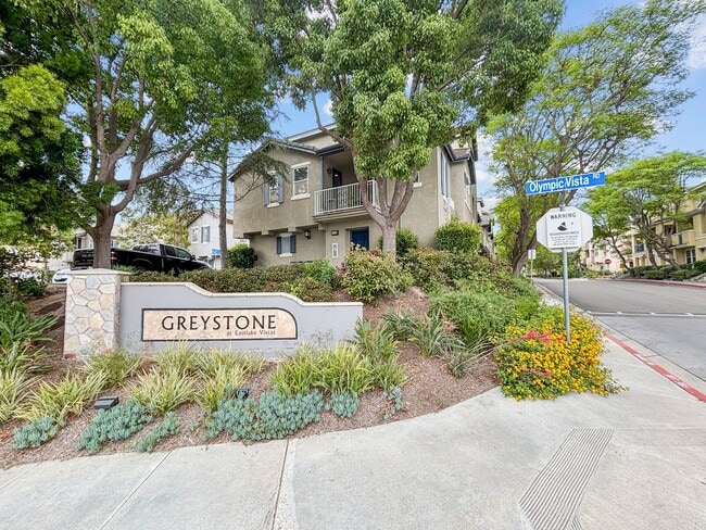 Building Photo - Beautiful 2 Bedroom, 2.5 Bath Condo in Eas...