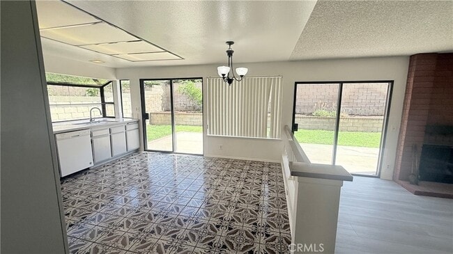 Building Photo - 46 Christamon W