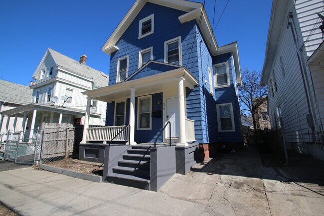 Building Photo - 273 Lloyd St