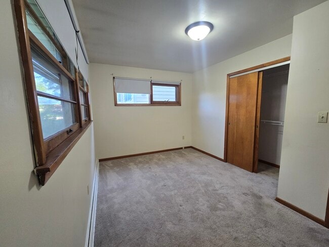 Building Photo - 608 Deerpath Dr