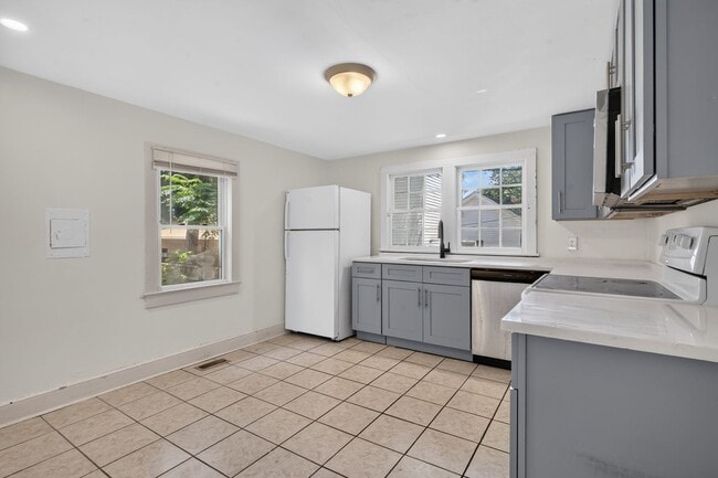 Building Photo - Olympia Rental Available Now!