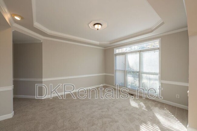 Building Photo - 841 Lakeglen Dr