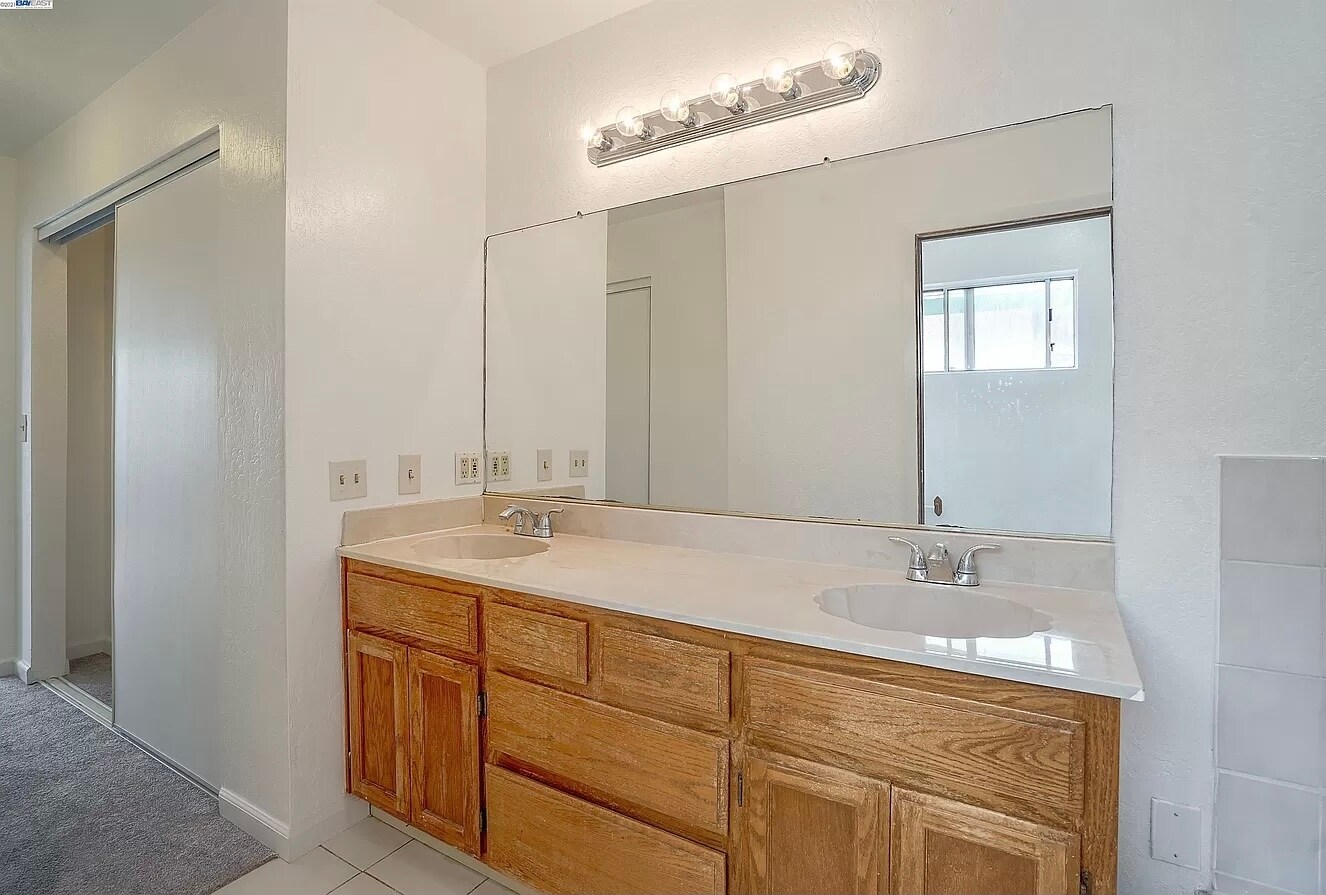 Building Photo - 3480 Briar Ln