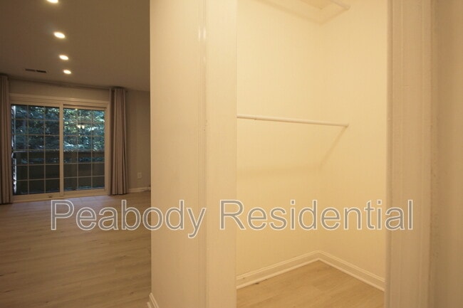 Building Photo - 2233 Lovedale Ln