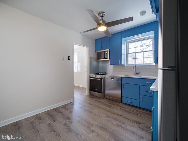 Building Photo - 2702 Navarre Dr