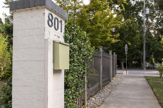 Building Photo - 801 Durant Pl NE