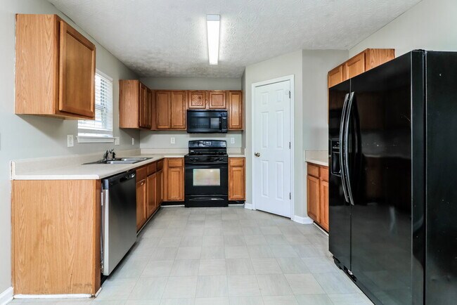 Building Photo - 168 Springbottom Dr SE