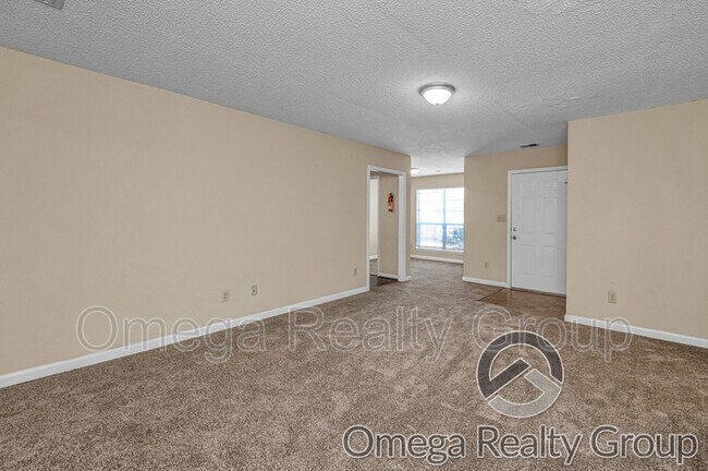 Building Photo - 6749 Lakes Edge Ln