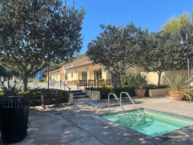 Building Photo - Beautiful detached home in Quail Hill. 2 M...