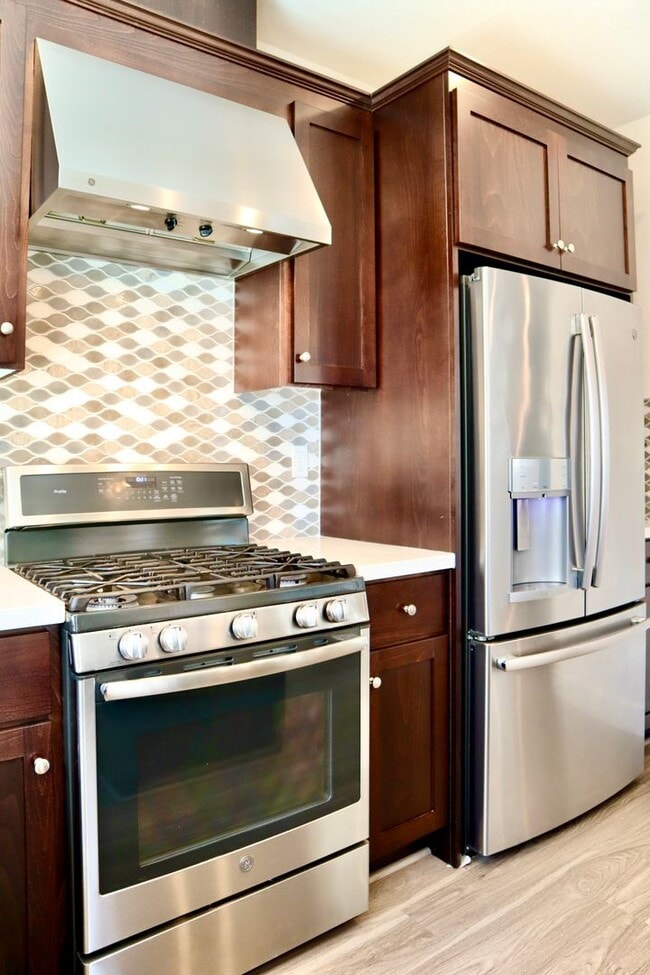 Building Photo - Gorgeous 3-story Townhome Available for Re...