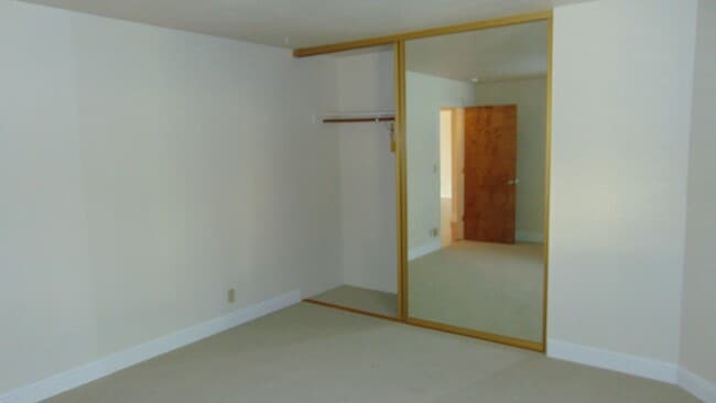 Building Photo - Lakefront Condo