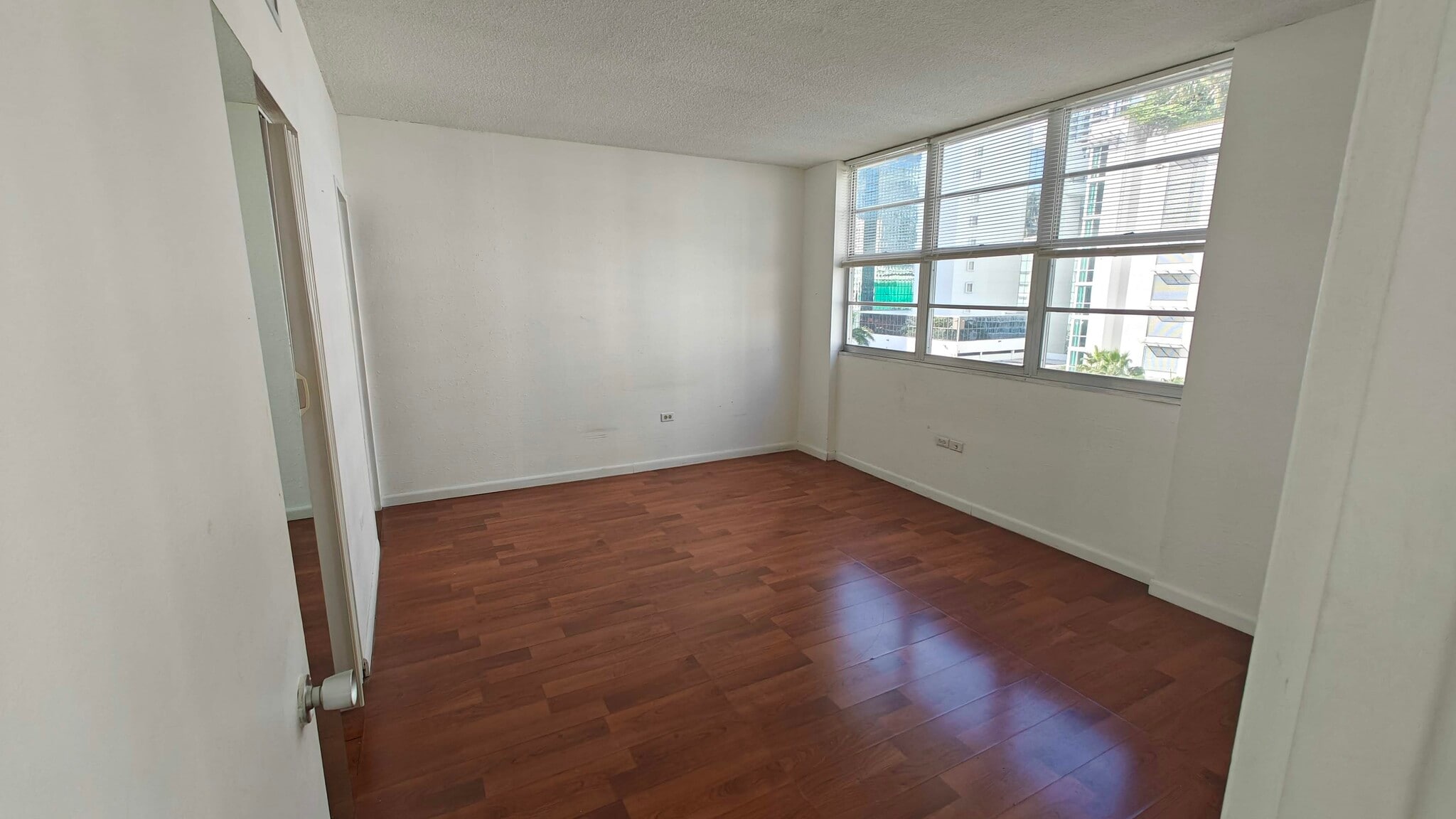 Building Photo - 999 Brickell Bay Dr