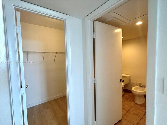 Building Photo - 5600 Collins Ave