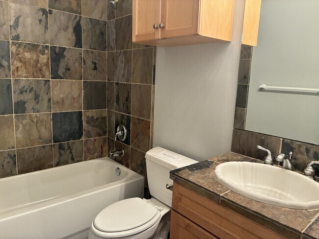 Building Photo - 1000 Columbus St