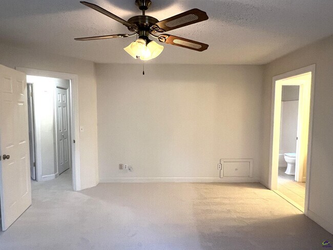 Building Photo - 115 Wedgewood Ct