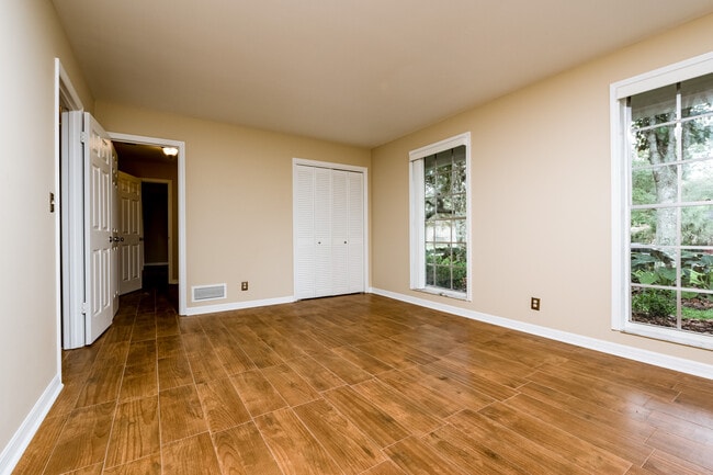 Building Photo - 119 Rio Pinar Dr