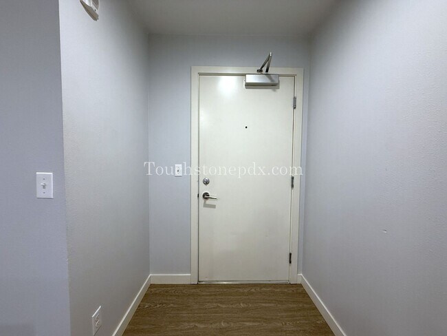 Building Photo - 2 Bedroom, 1.5 Bathroom Apartment