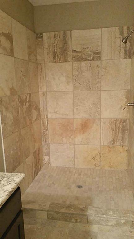 Building Photo - 17573 Red Oak Dr