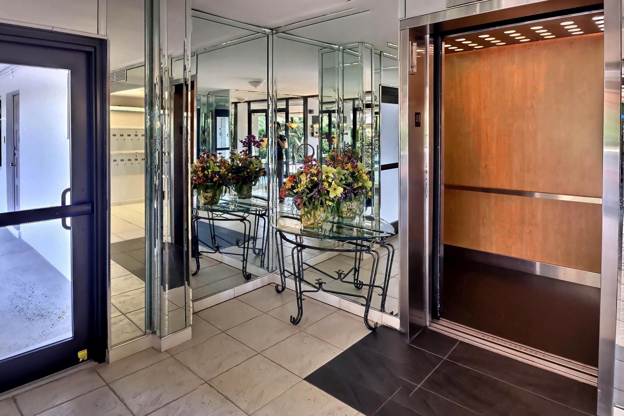 Building Photo - 3000 N Palm Aire Dr