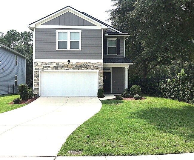 Primary Photo - 3371 Roundabout Dr