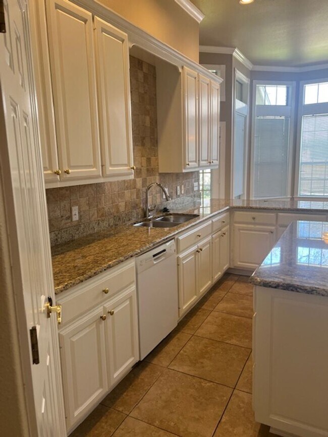Building Photo - 3 Bedroom 3 Bathroom Berry Creek Home
