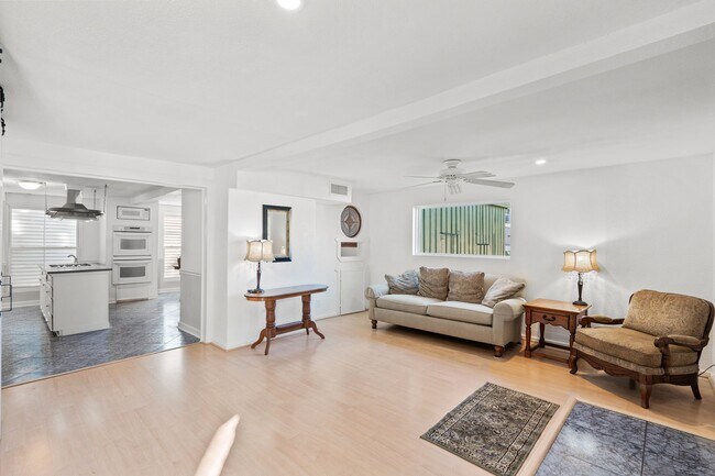 Building Photo - 611 Church St