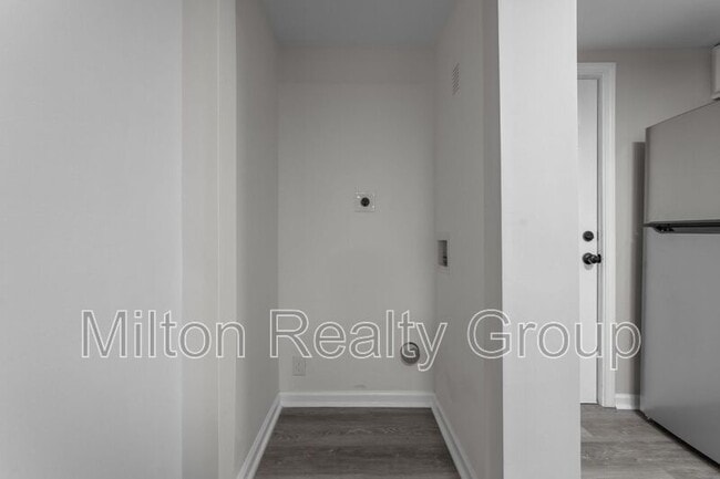 Building Photo - 602 Ross Rd