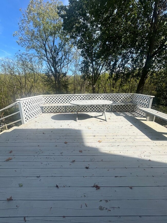 Building Photo - 3 bed, 2 1/2 bath house