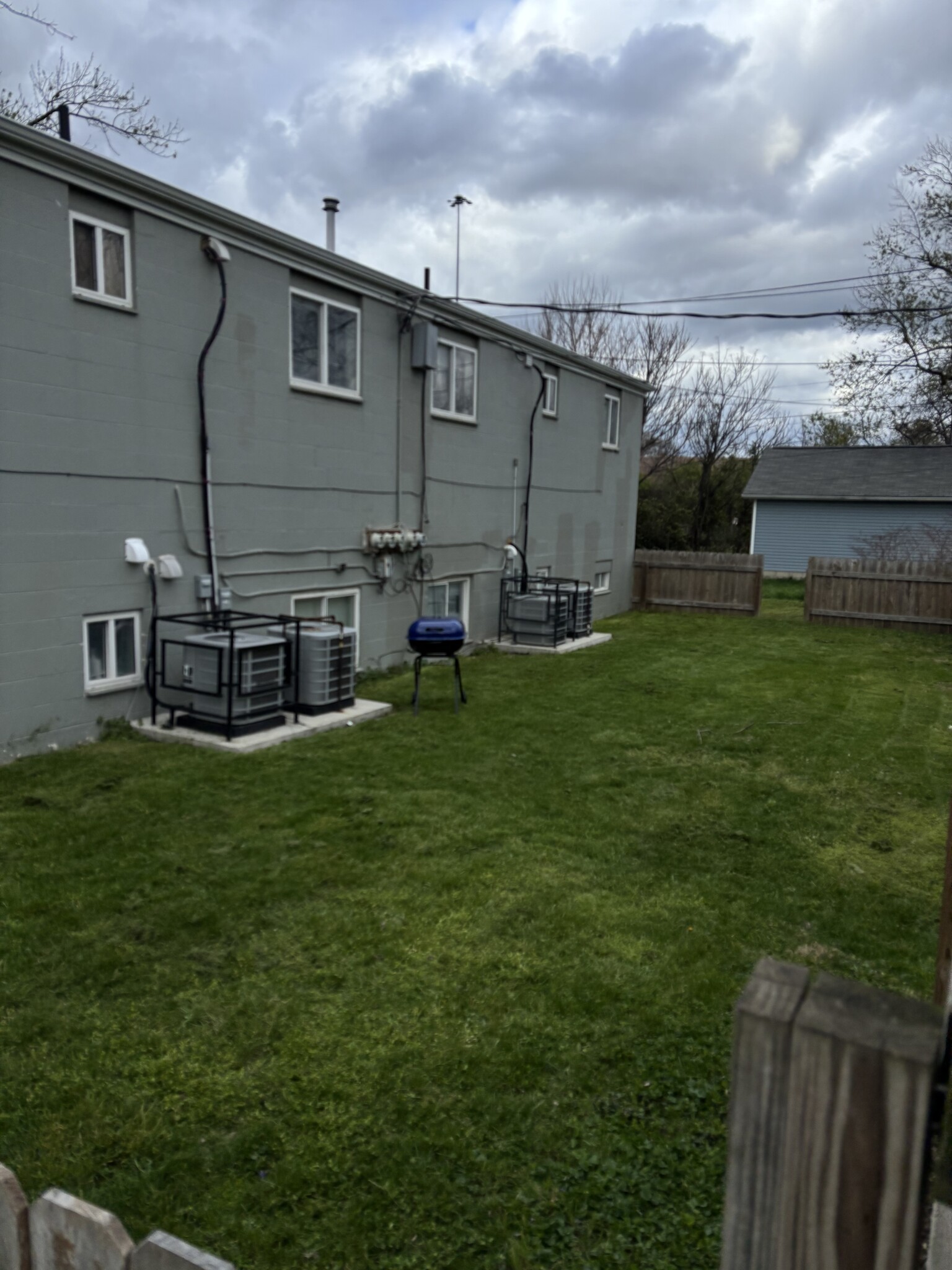 Building Photo - 669 Gibbard Ave