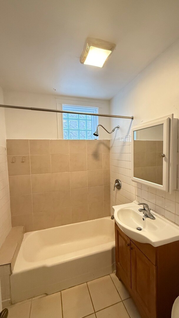 Building Photo - 3137 W 42nd St