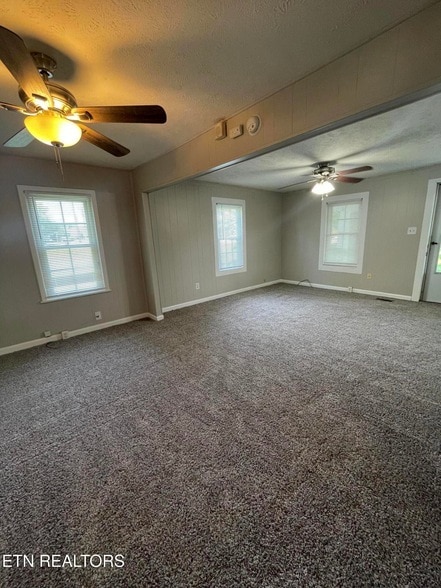 Building Photo - 320 Hannum St