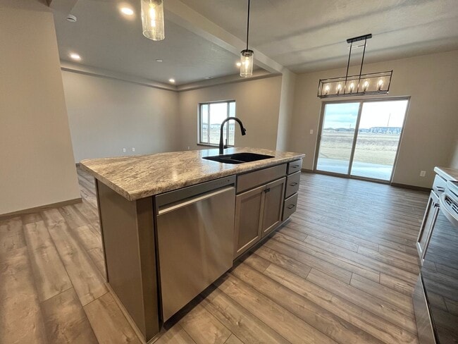 Building Photo - Spacious 2 Bed/2 Bath House with 3 Car Garage!