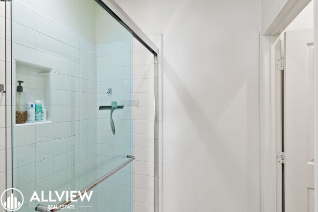 Building Photo - Bright & Upgraded 2 bedroom Anaheim Townhome in Prime Location!