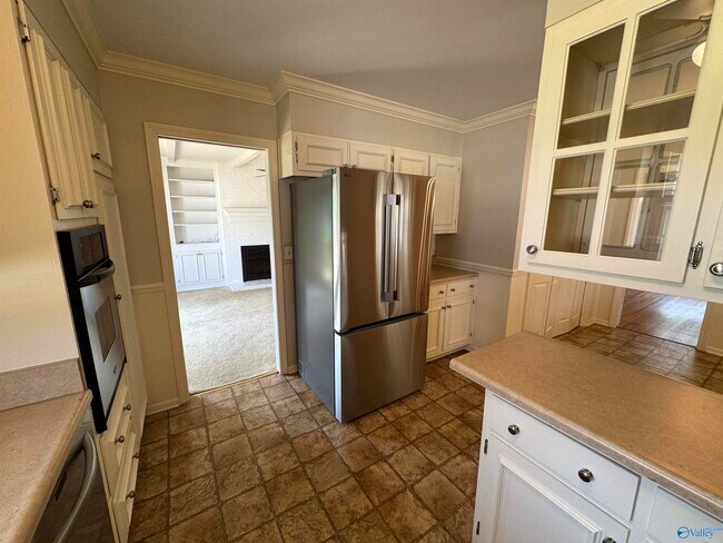 Building Photo - 816 Mira Vista Dr SE