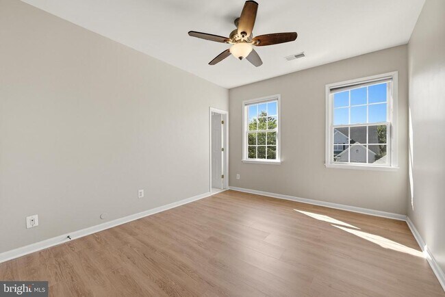 Building Photo - 43725 Red House Dr