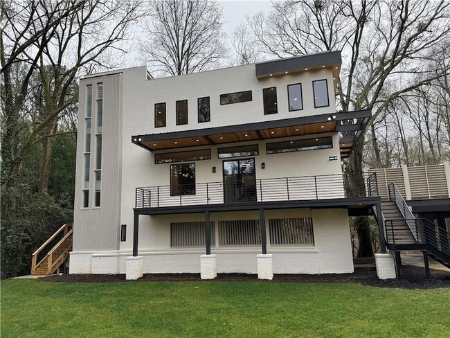 Building Photo - 942 Peachtree Battle Cir NW