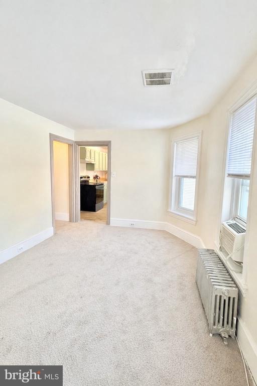 Building Photo - 327 Main St