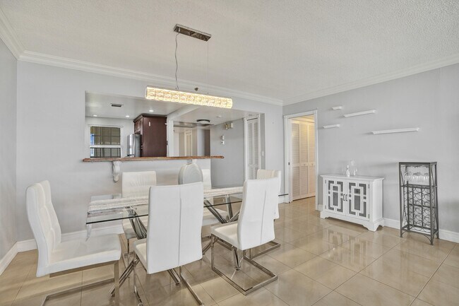 Building Photo - 3520 Oaks Way