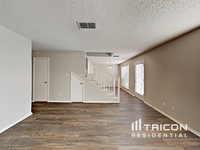 Building Photo - 5000 Prairie Creek Trail