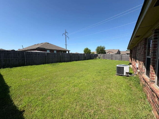 Building Photo - Charming 3-Bedroom Home in Norman - Availa...