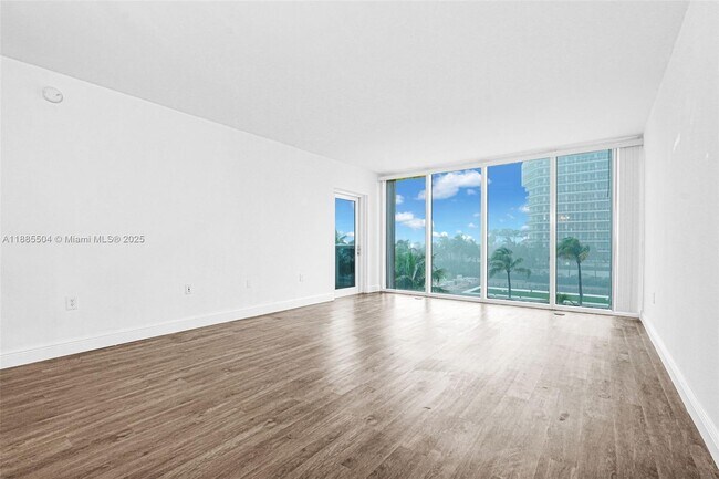Building Photo - 10275 Collins Ave
